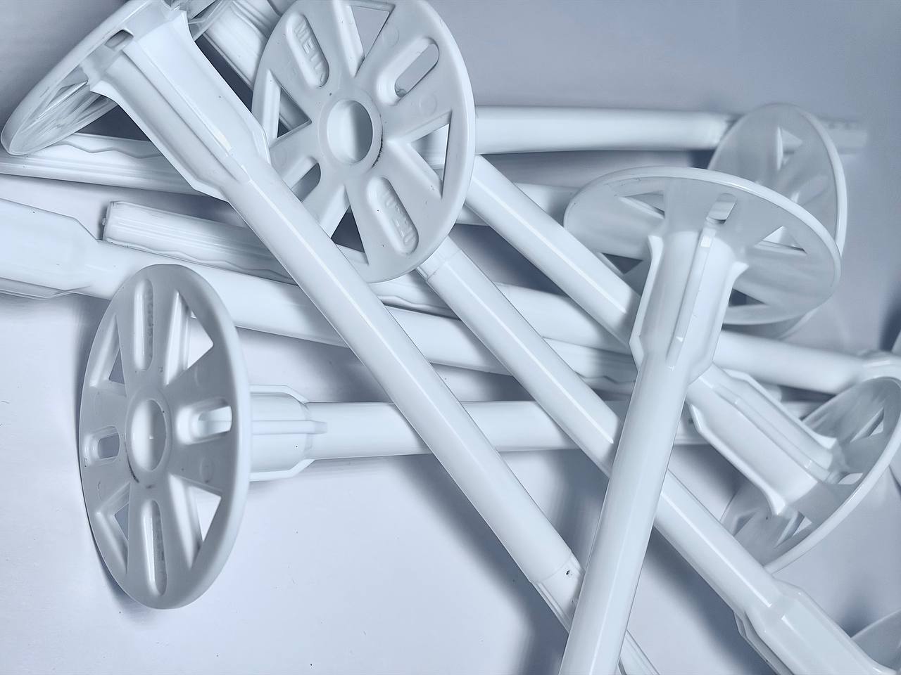 Новая модель линейки крепежа — дюбель для крепления теплоизоляции METIX с металлическим распорным элементом и наплавленной термоголовой.